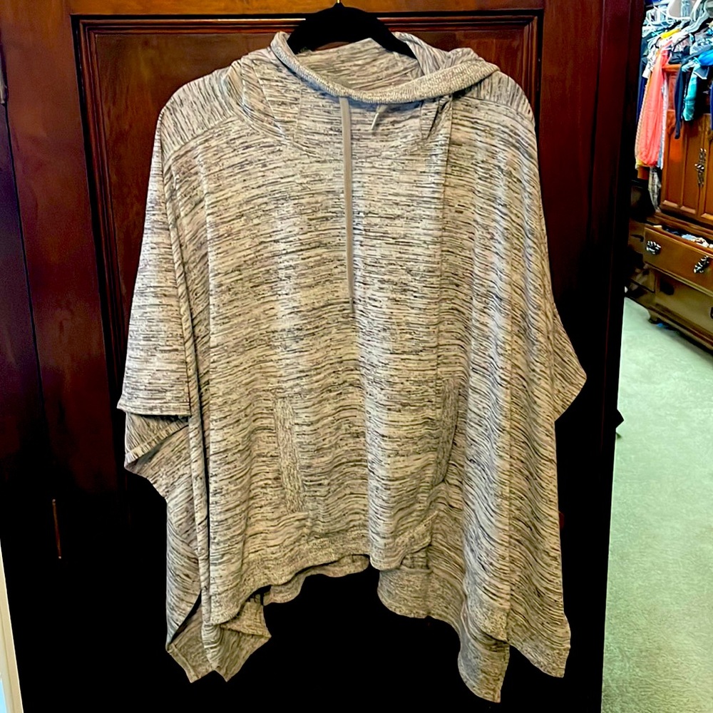 Active Shaw sweatshirt